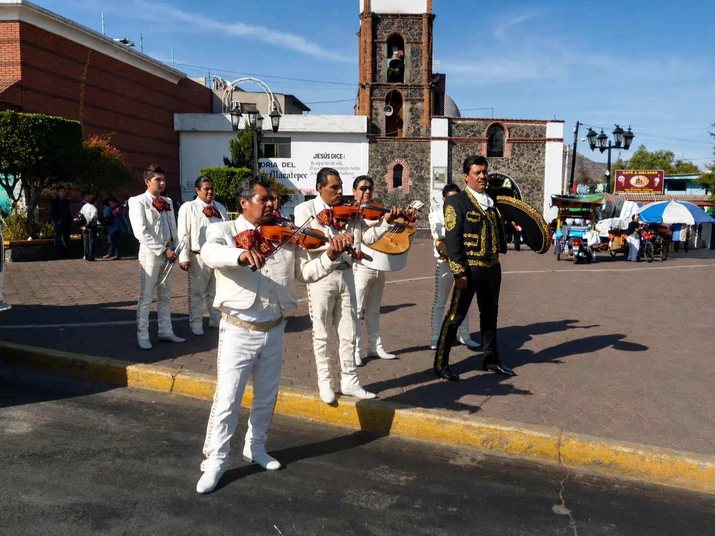 Mariachi México 2000 durante una presentación en la alcaldía Tláhuac, Ciudad de México